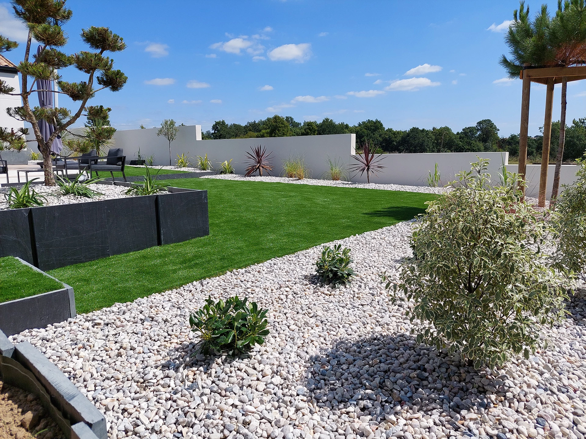 Arôme Paysage entretien votre jardin dans le 85