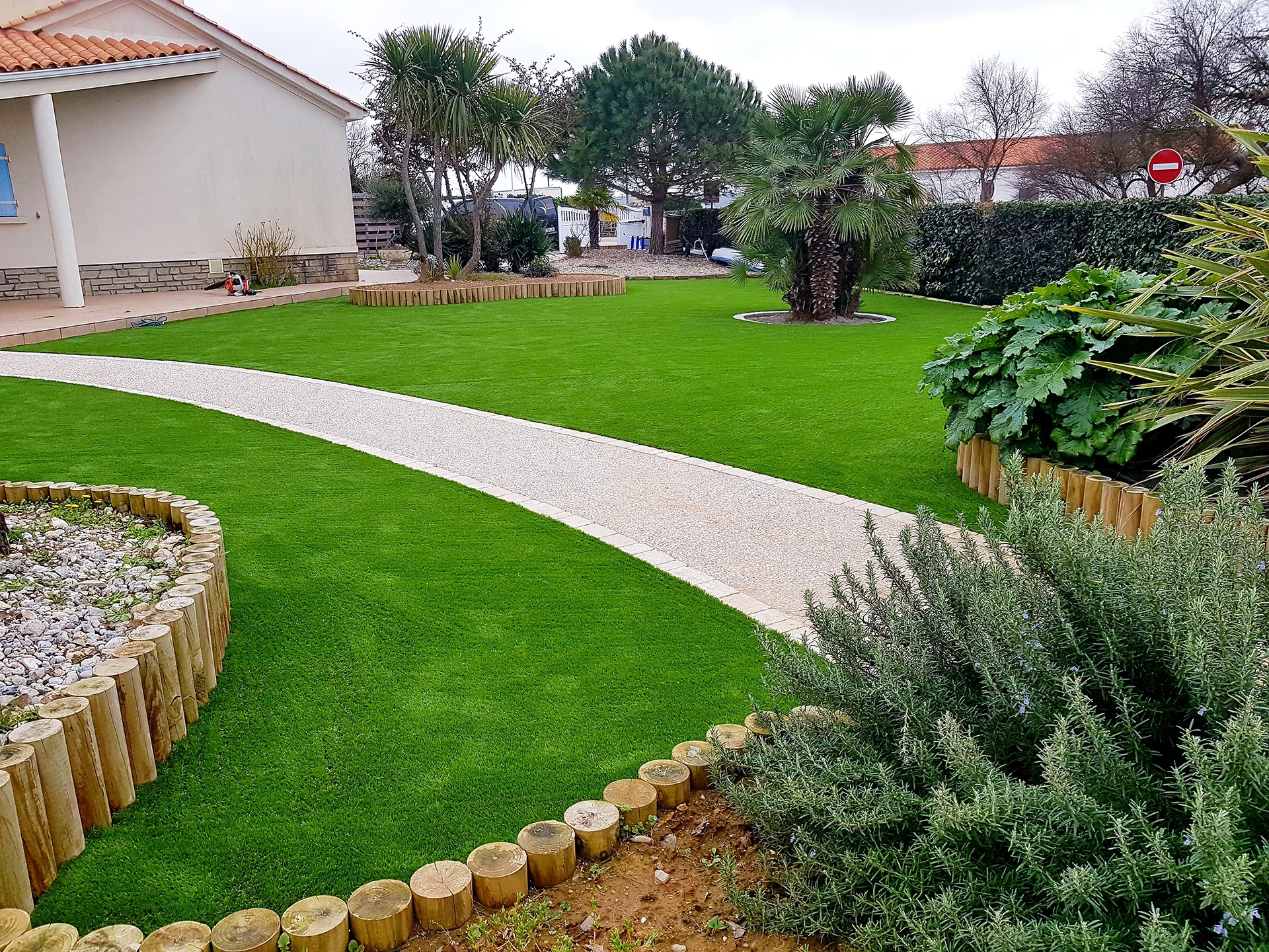 Arôme Paysage entretien votre jardin dans le 85